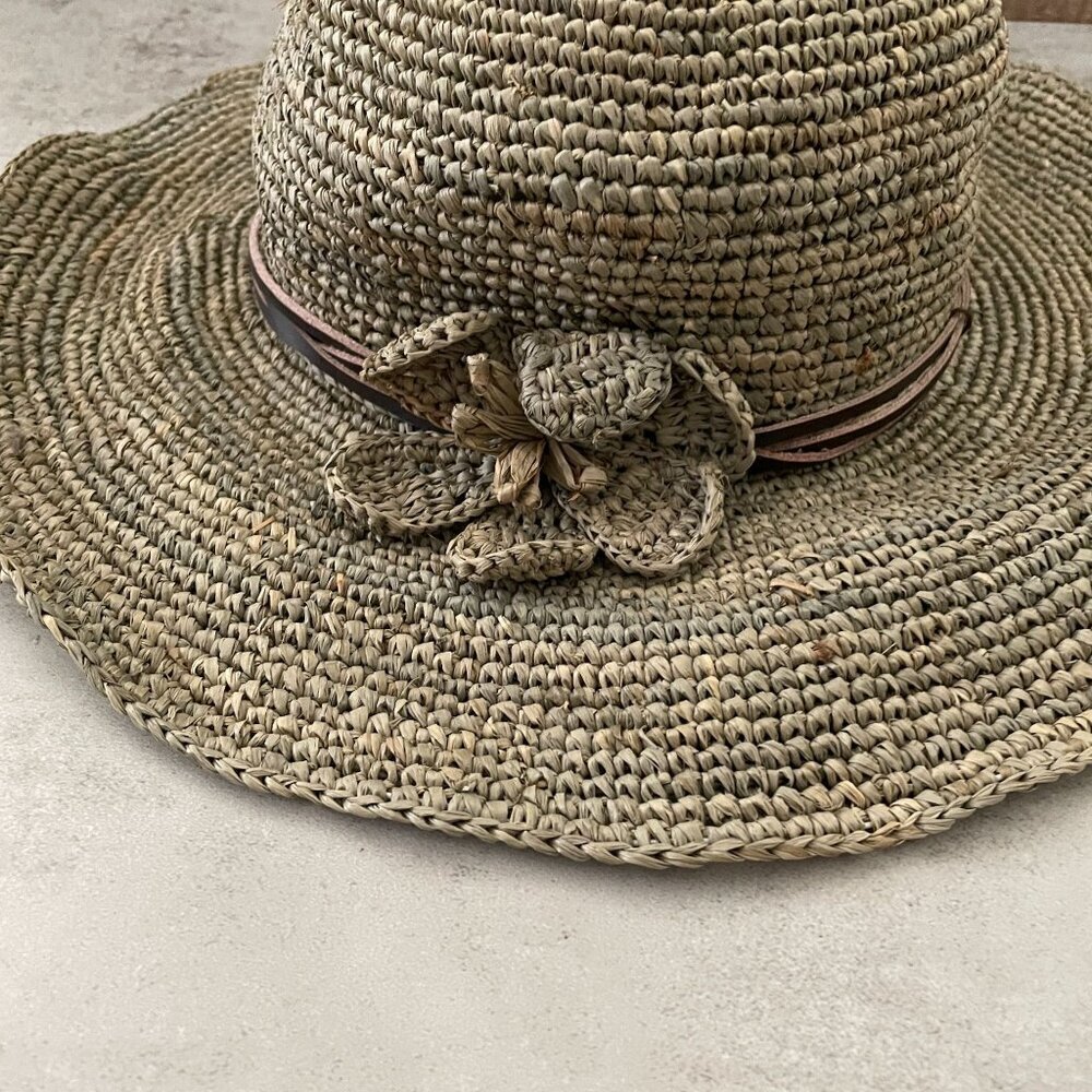 NWT Revolve Florabella Woven Wide Brim Sunhat Taupe Floral Trim Adjustable OS - Picture 3 of 7